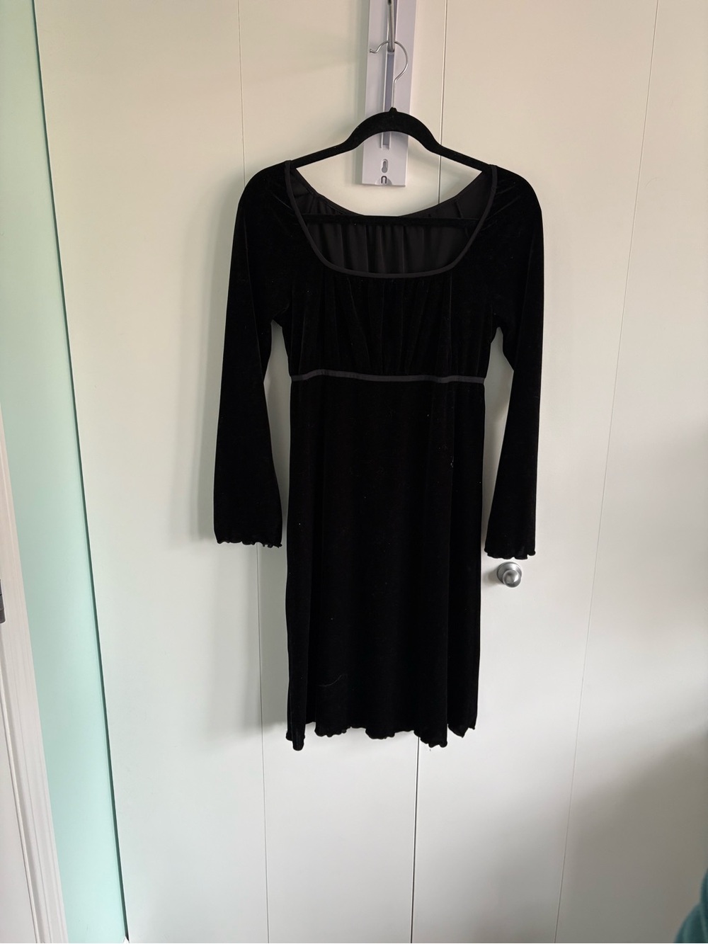 Black Long Sleeve Velvet Dress - Classic Women's Dress